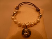 pulseras de cordón lila y medalla de plata. cod 22